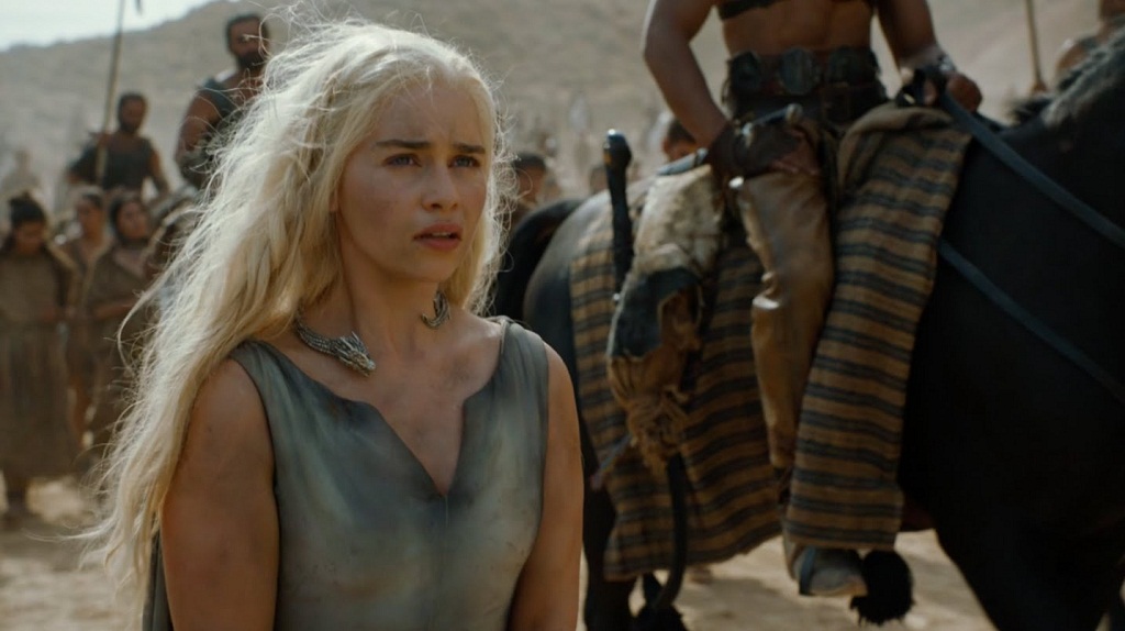 Phân cảnh 'mẹ rồng' Daenerys bị bắt và áp giải qua núi - Ảnh: Chụp màn hình trailer