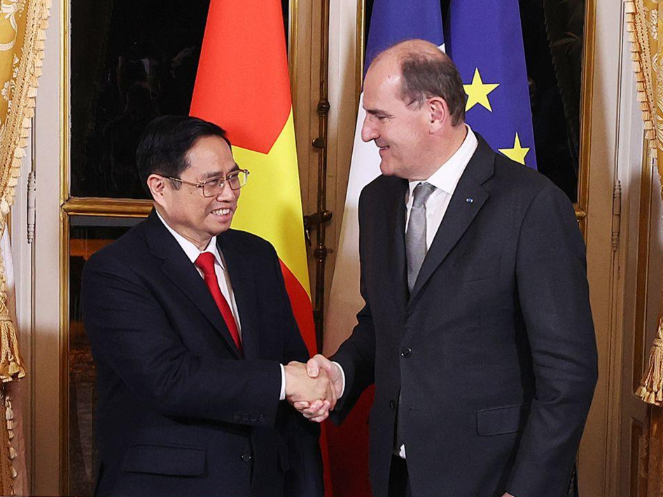 Nâng tầm quan hệ Việt-Pháp: Việt Nam và Pháp luôn có mối quan hệ đặc biệt, và trong năm 2024, hai quốc gia này đã nâng tầm quan hệ hợp tác cùng nhau đạt đến mức cao mới. Những dự án dành cho giáo dục, khoa học và văn hoá của hai nước sẽ được khai thác hết tiềm năng để thúc đẩy sự phát triển bền vững cho cả hai phía.