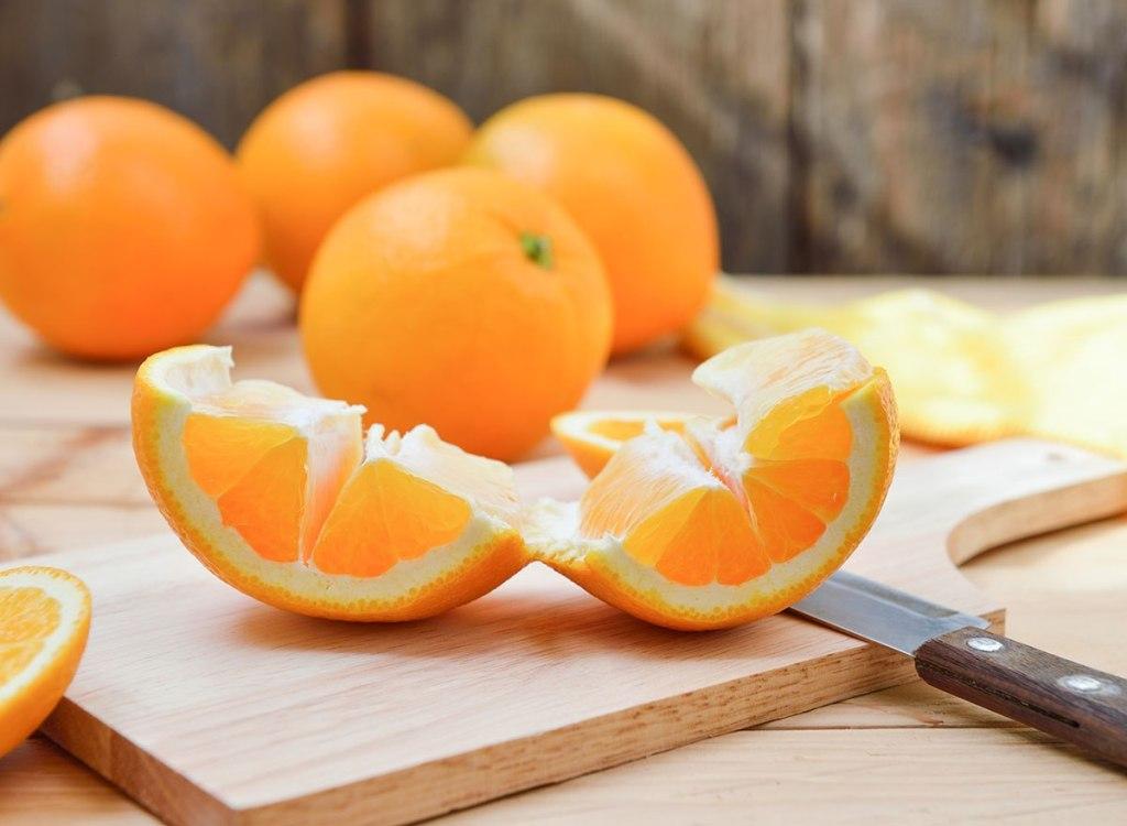 Cam có lợi cho sức khỏe, cho nên ăn cam thật là tốt cho cơ thể của bạn. Hãy xem hình ảnh để thấy nó đem lại lợi ích gì vào người bạn nhé.