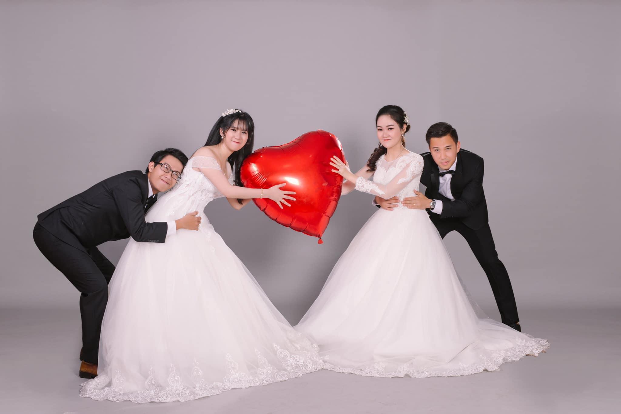 Bộ ảnh đẹp lung linh về đám cưới 4 người sẽ khiến bạn cảm thấy yên bình và hạnh phúc trong tình yêu của một gia đình đậm chất Việt.