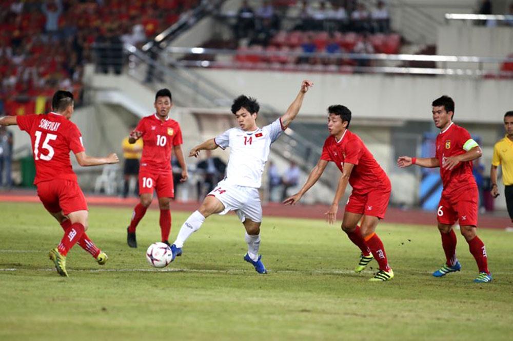 AFF Cup 2020, tuyển Việt Nam đã giải tỏa thành công áp lực của đội bóng và hàng triệu cổ động viên với một chiến thắng lớn trên sân. Xem những hình ảnh đầy cảm xúc để hiểu thêm về tinh thần đoàn kết và sự kiên cường của các cầu thủ.