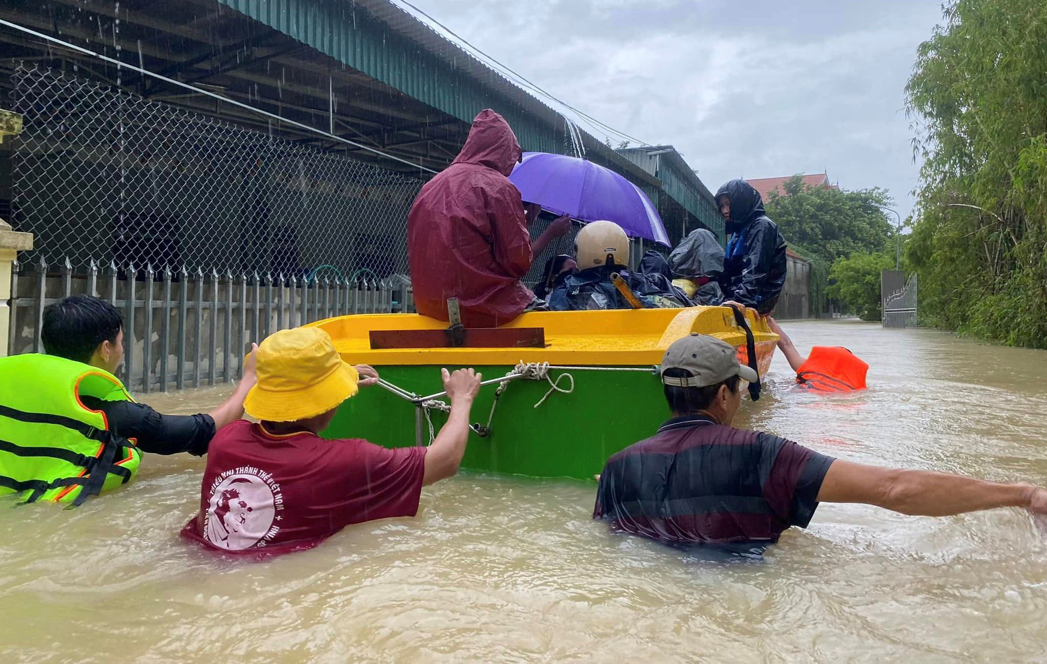 Quảng Nam Quảng Trị đối phó với ngập lụt nguy cơ lũ quét