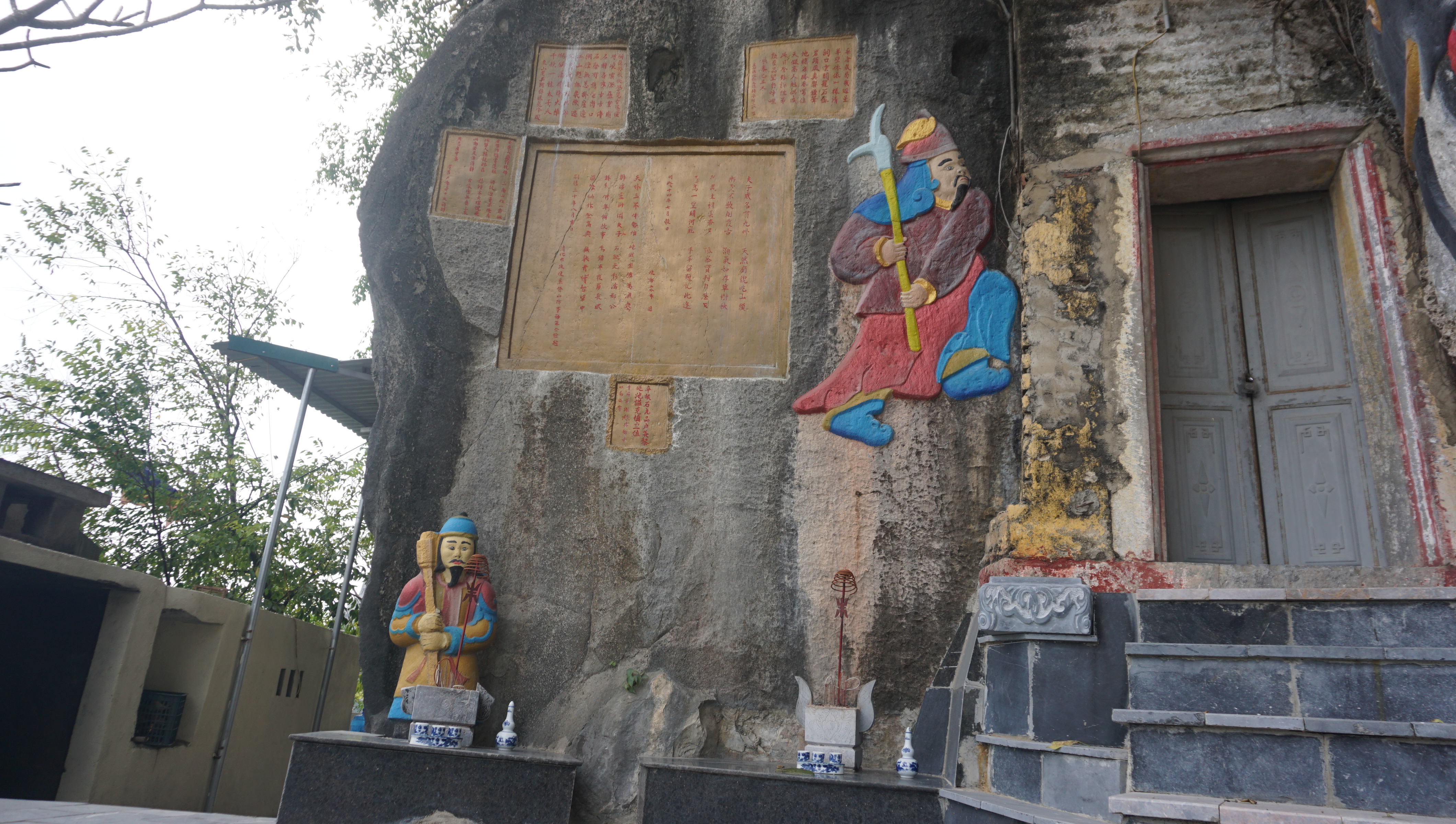 Chùa Quan Thánh: Hãy cùng khám phá Chùa Quan Thánh, một trong những ngôi đền thiêng của Hà Nội với kiến trúc đẹp mắt và lịch sử lâu đời. Hình ảnh về chùa sẽ cho bạn những trải nghiệm tuyệt vời về tín ngưỡng và văn hóa của Việt Nam.