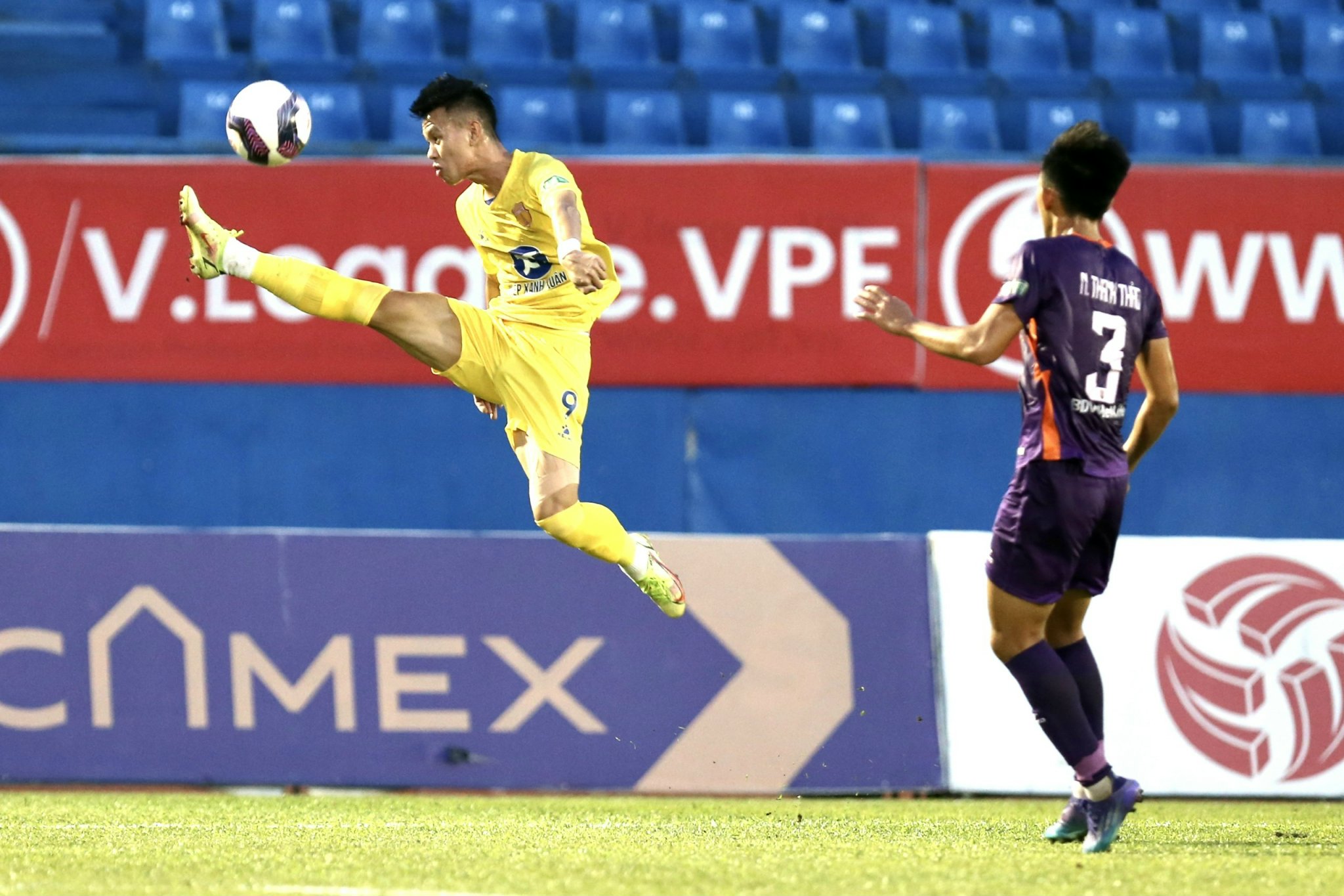 HLV đội Nam Định xác định đối thủ chính trong cuộc đua trụ hạng V-League  2022