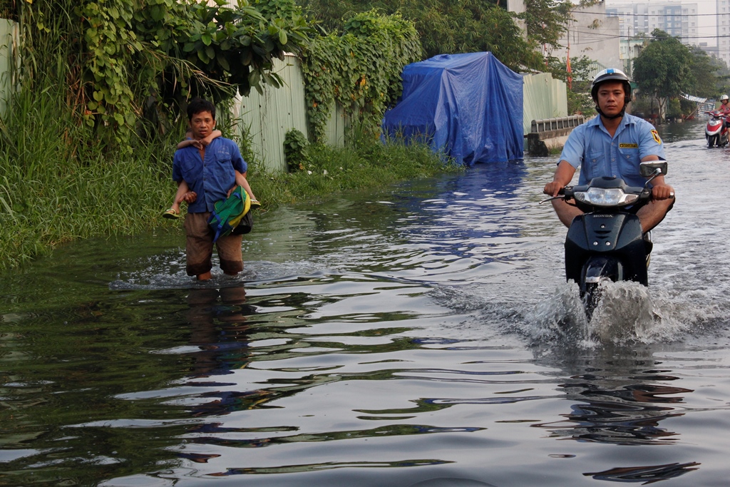 Khu vực quận 8 ngập do triều cường đạt đỉnh 1,68 m. Ảnh chụp ngày 10.11.2014 - Ành: Phạm Hữu