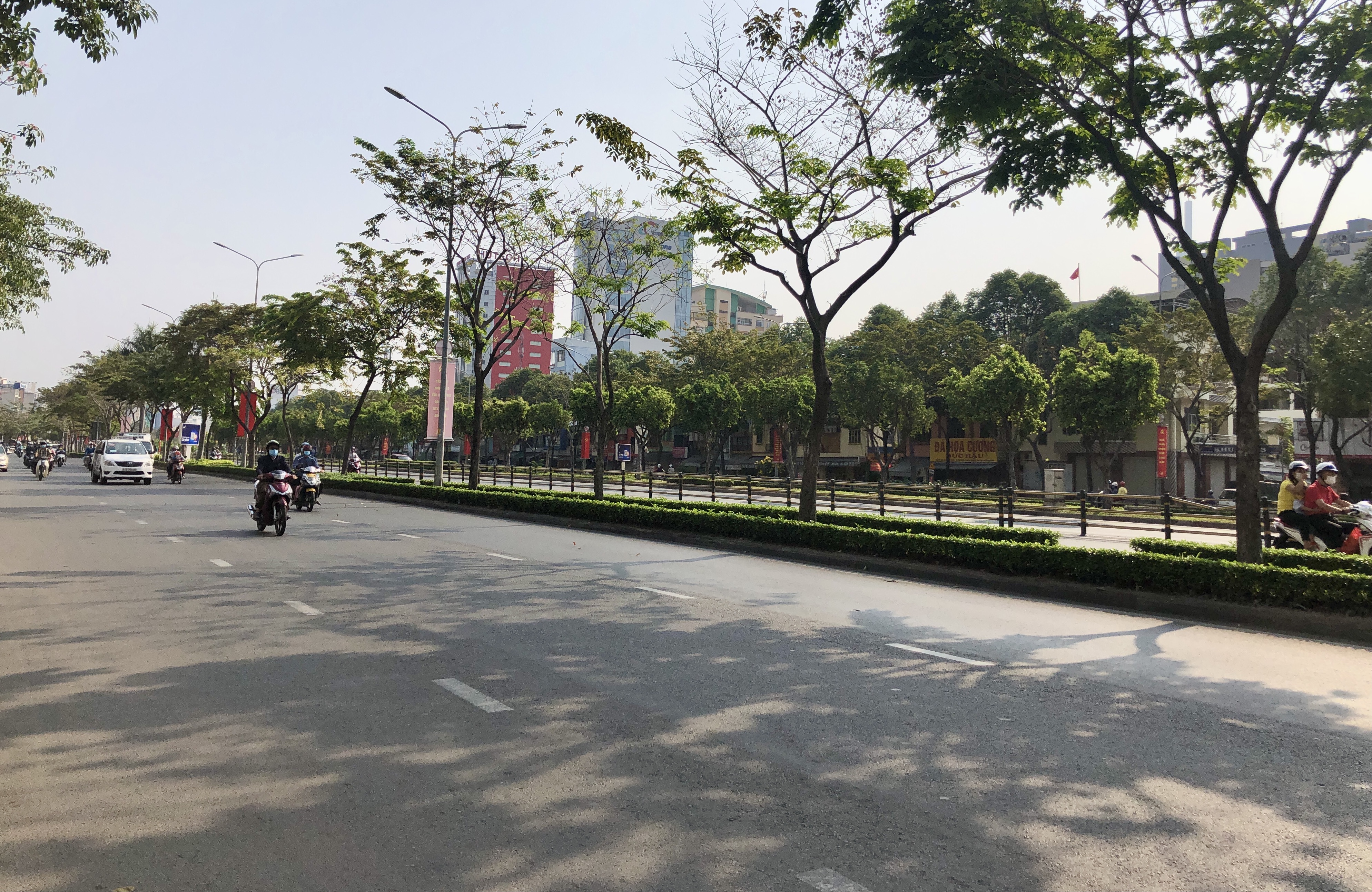 Hình ảnh đường phố vào ngày Tết sẽ khiến bạn phải chao đảo nhớ nhà, hãy cùng theo dõi những màn diễu hành ngày Tết tại Việt Nam và khám phá thế giới tươi sáng, đầy màu sắc trong từng khung hình!