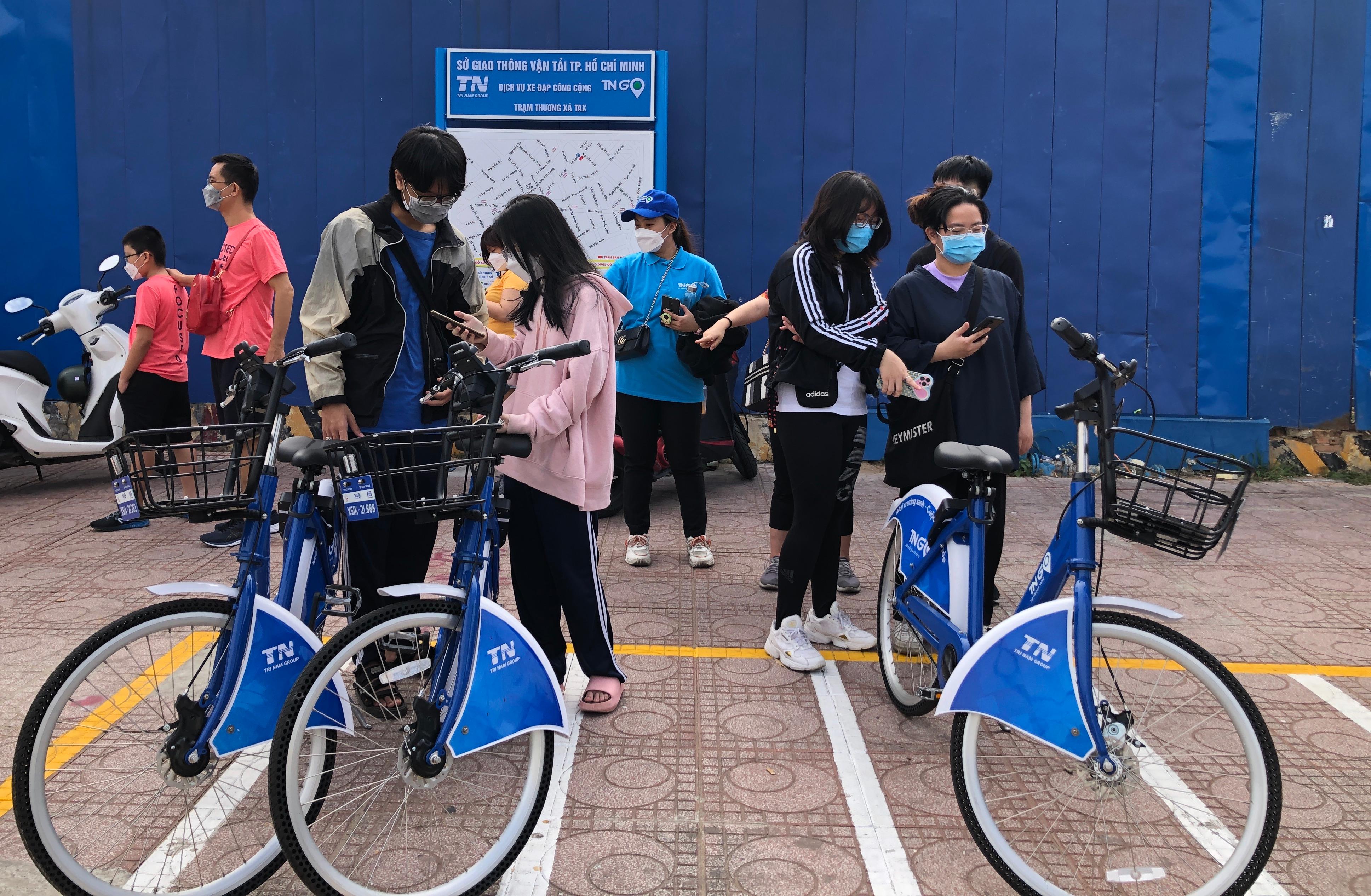 Sử dụng dịch vụ thuê xe đạp công cộng tại Sài Gòn để tận hưởng một hành trình thú vị qua các con phố cổ. Với nhiều lựa chọn về mẫu mã xe đạp, bạn có thể dễ dàng tìm thấy chiếc xe phù hợp nhất với sở thích và nhu cầu của mình.