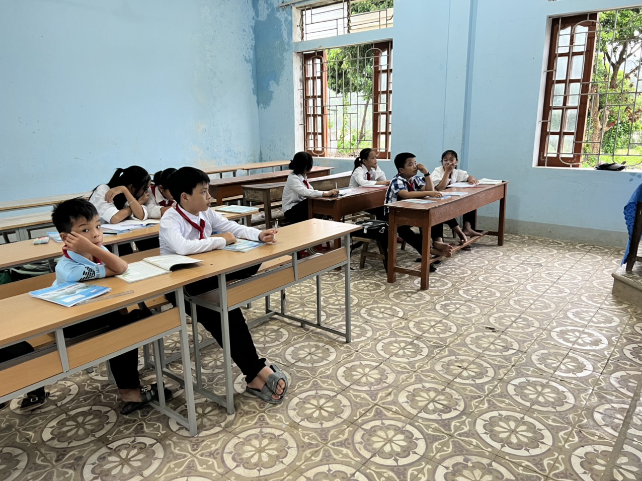 Hàng trăm học sinh không đến trường: Chính quyền đối thoại với phụ huynh