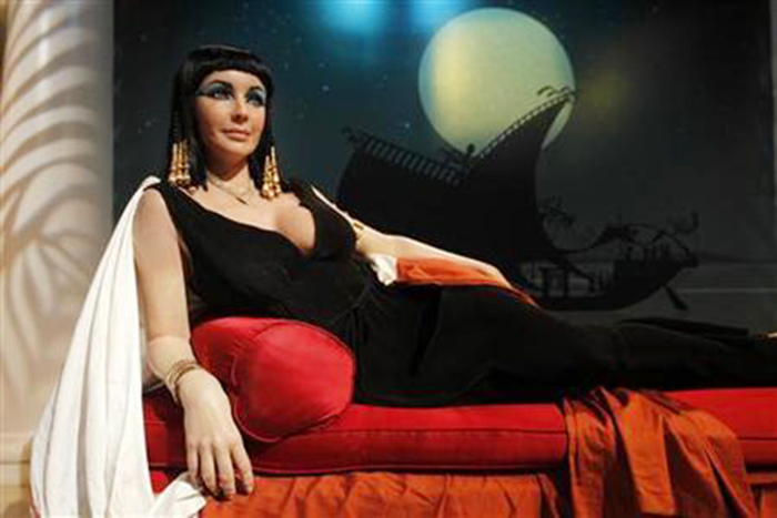 Cố diễn viên  Elizabeth Taylor trong vai nữ hoàng Cleopatra - Ảnh: Reuters