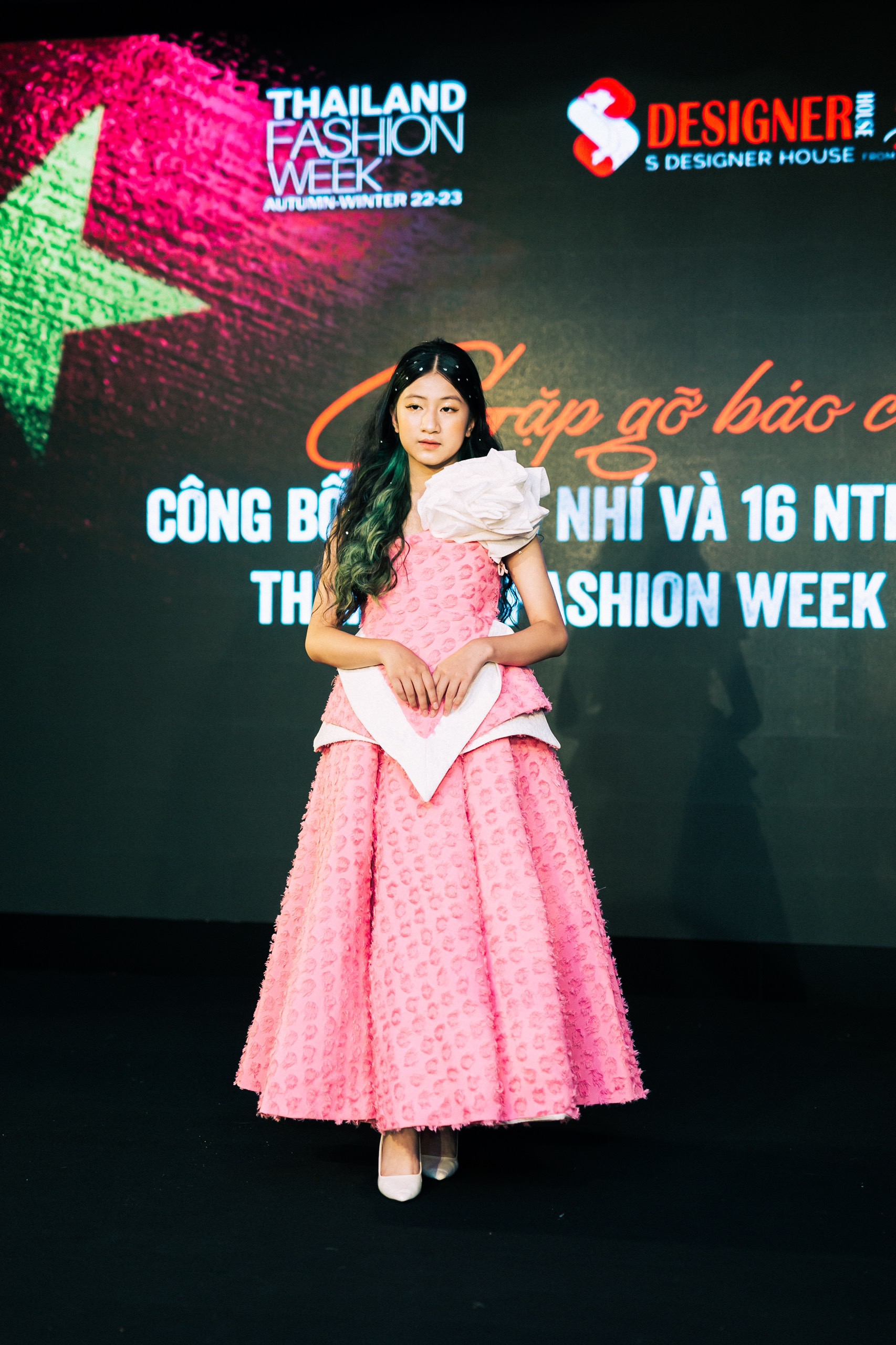 Thailand Fashion Week 2022 tôn vinh di sản âm nhạc Việt Nam