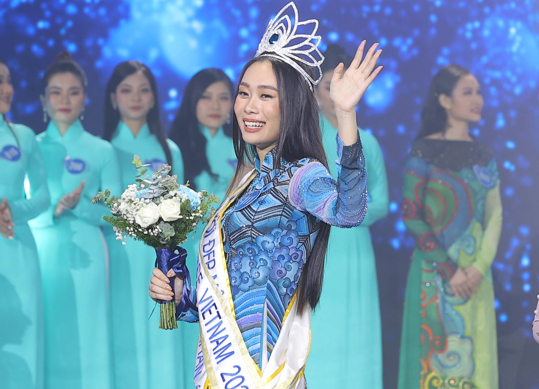 Đấu trường Miss Peace Vietnam 2022 đã tìm ra người đẹp đại diện cho sự hòa bình và hòa giải. Nguồn cảm hứng đến từ các thí sinh đầy tài năng, sắc đẹp và tình yêu thương. Hãy xem hình ảnh của những người đẹp này, cảm nhận sự tự tin và yêu đời, yêu con người hơn.