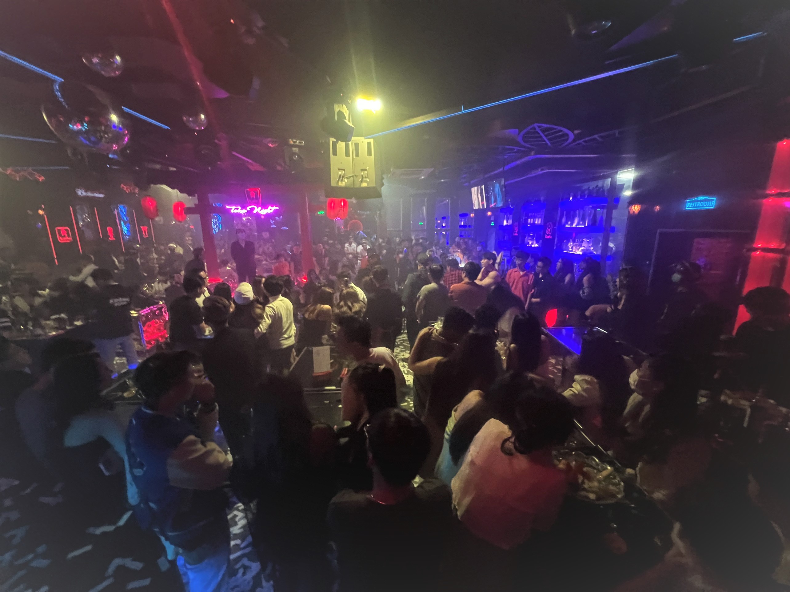Đồng Nai: Đột kích quán bar Kosho, phát hiện nhiều người dương tính ma túy