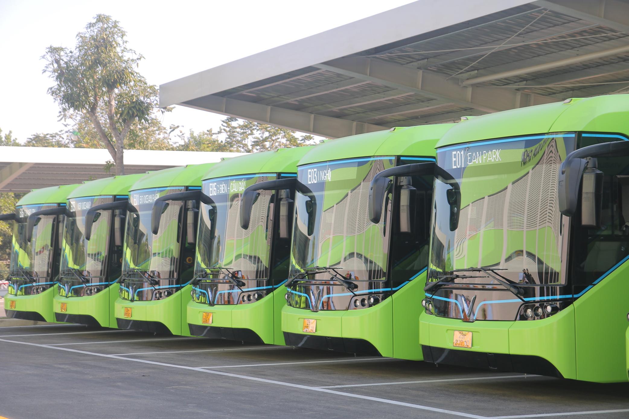 Hà Nội Từ 110 triển khai vé điện tử phục vụ hành khách đi xe BRT  Giao  thông  Vietnam VietnamPlus