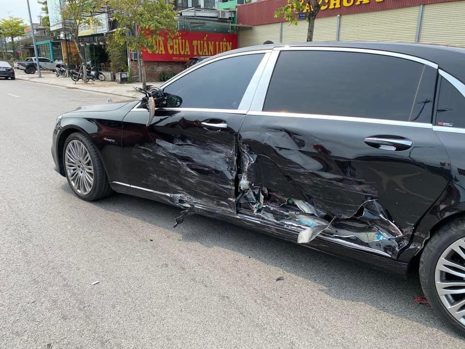 Xe sang Mercedes S450 mất lái va chạm liên hoàn với BMW 730Li và nhiều xe  máy  VTVVN