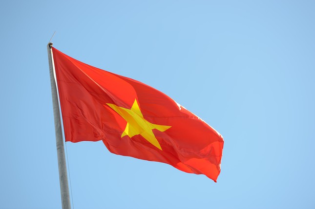 Việt Nam tiếp tục tổ chức các lễ thượng cờ Tổ quốc trang trọng tại các địa danh lịch sử, tôn vinh nền văn hóa và truyền thống của đất nước. Với việc tổ chức các lễ này, chúng ta còn nâng cao thêm nhận thức của mọi người trong việc giữ gìn và bảo vệ lá cờ Tổ quốc. Hãy xem hình ảnh liên quan đến lá cờ Việt Nam để cảm nhận được tình yêu và niềm tự hào về đất nước.