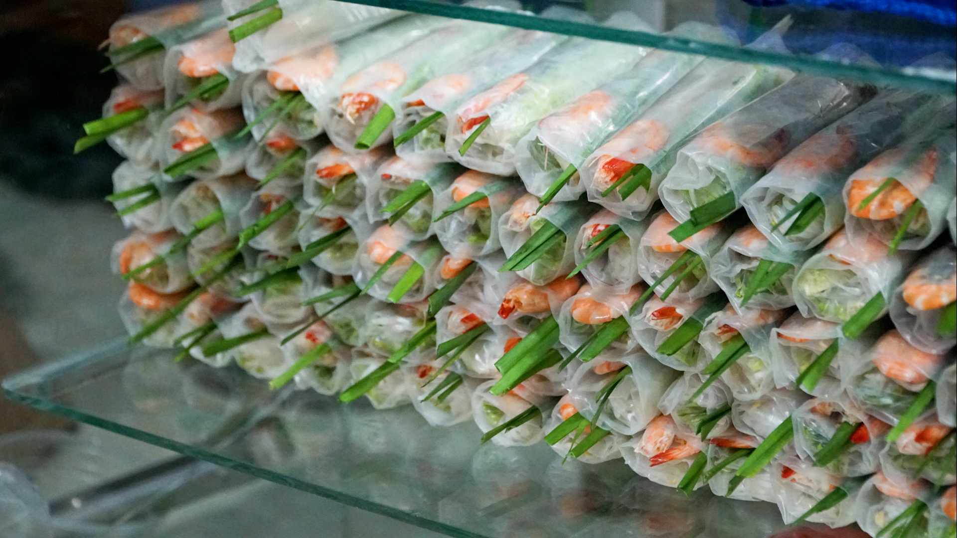 Hạnh phúc của bà chủ chuyển giới bán gỏi cuốn: 30 năm được mẹ nuôi cưu ...