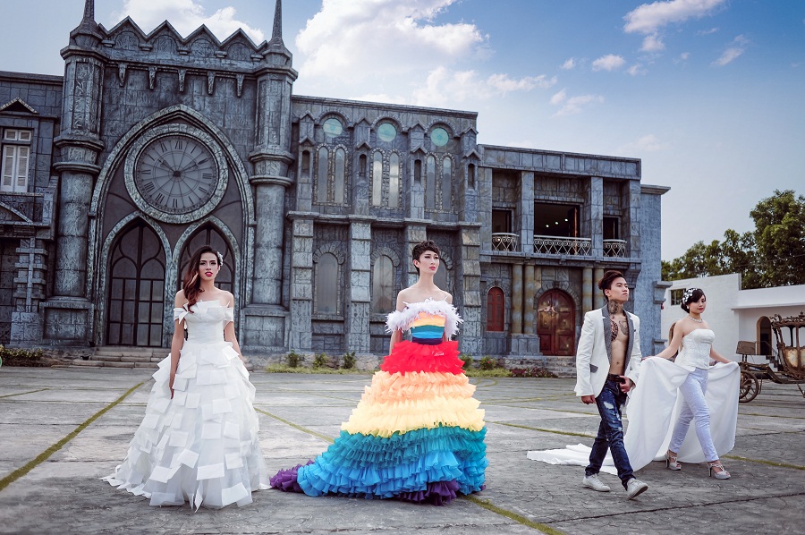 Luu-Thien-Huong-lam-am-nhac-show-thoi-trang-cuoi-nguoi-dong-tinh