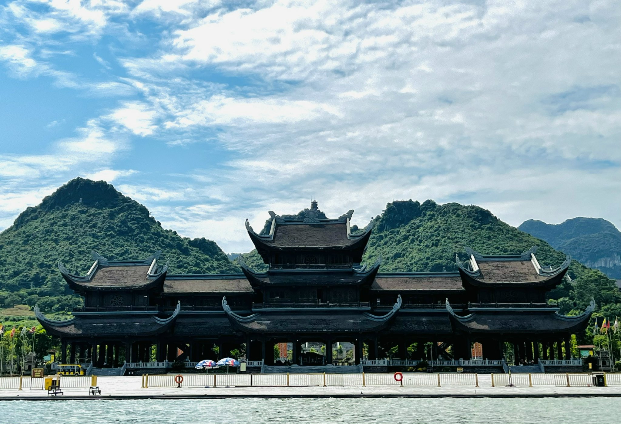Bạn đã tới ngôi chùa lớn nhất thế giới ở Hà Nam chưa?