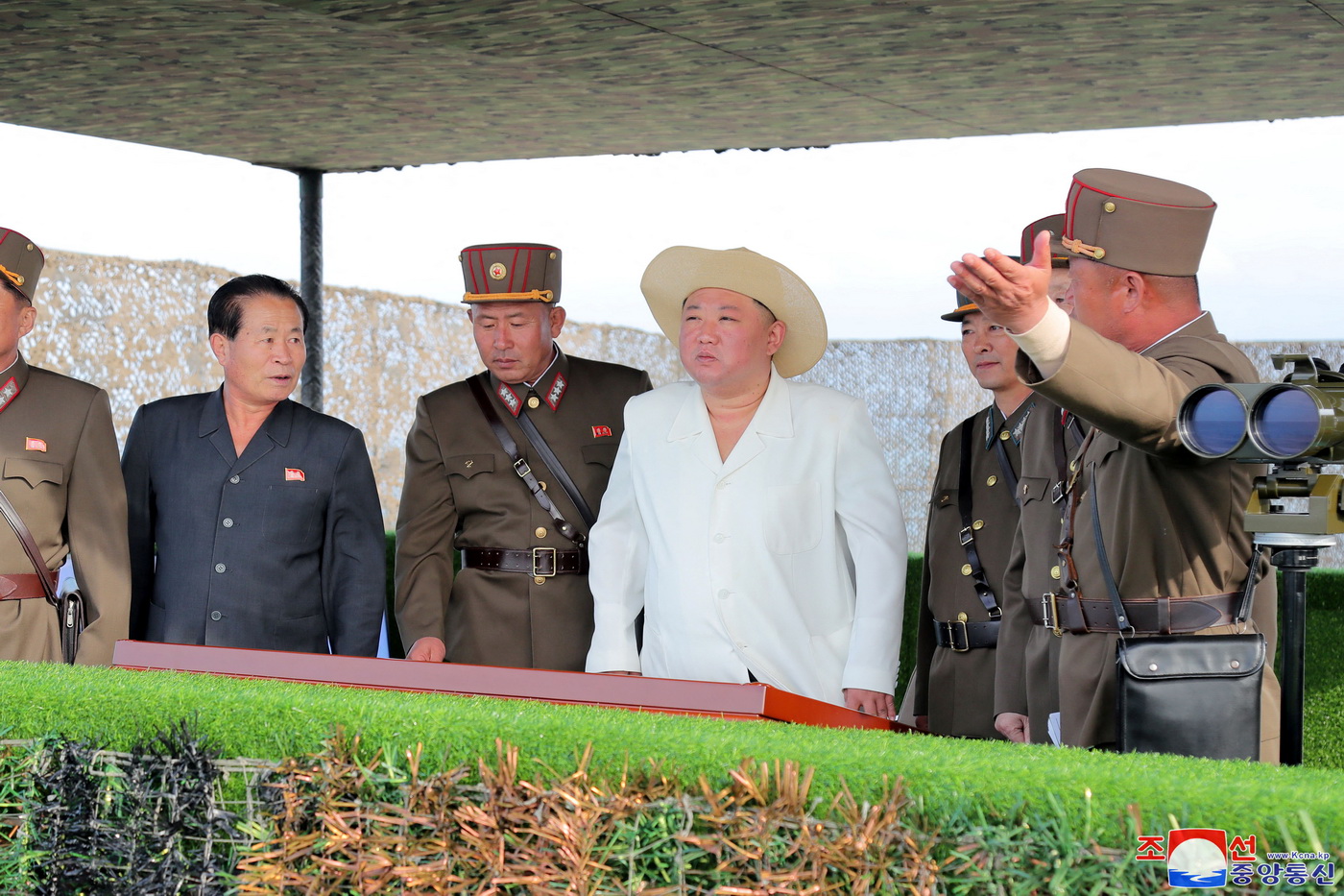 Triều Tiên công bố loạt ảnh ông Kim Jong-un thị sát phóng tên lửa ...