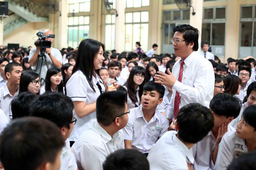 Khởi động chương trình Tư vấn mùa thi 2015 4