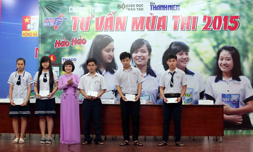 Khởi động chương trình Tư vấn mùa thi 2015 1