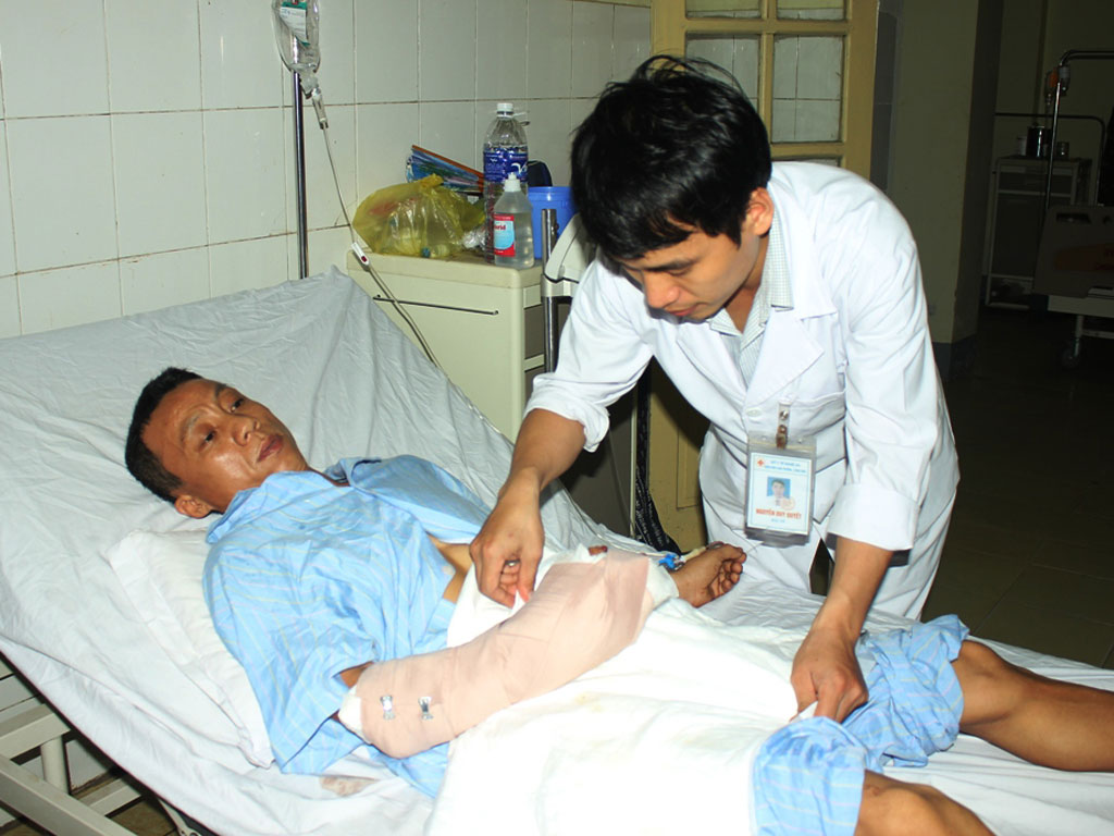 Bệnh nhân Thành được điều trị tại bệnh viện - Ảnh: Tân Kỳ