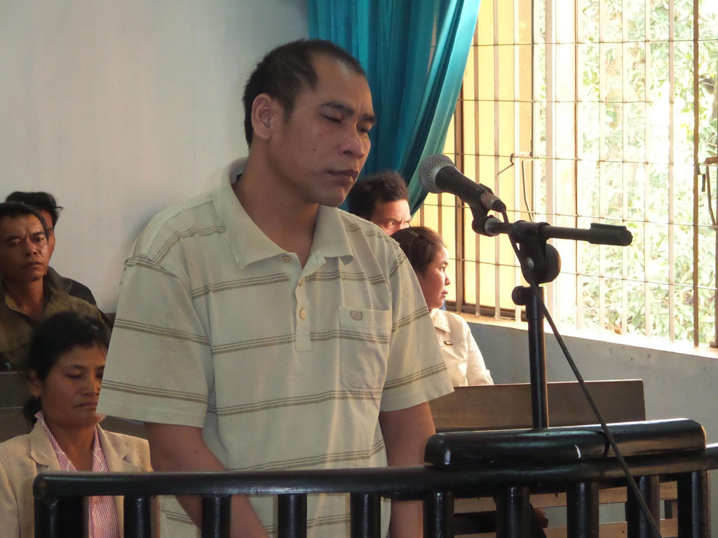 Y Hem Niê trước vành móng ngựa trong phiên tòa
