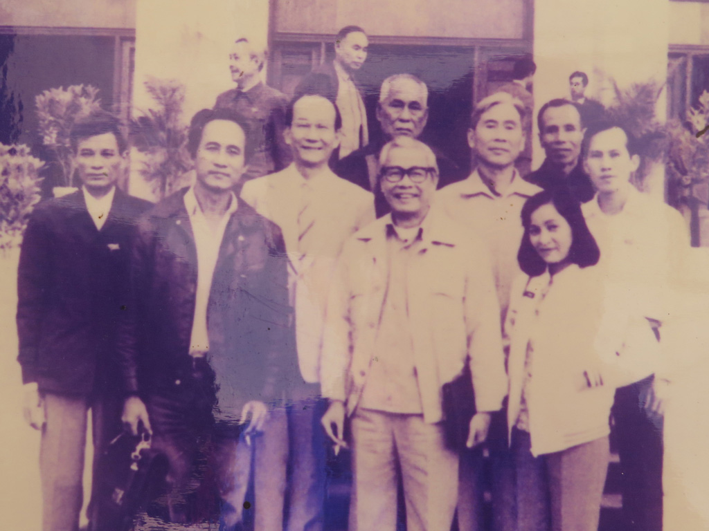Đoàn đại biểu Quốc hội đoàn Cửu Long chụp ảnh chung với Phó chủ tịch Hội đồng Bộ trưởng Võ Văn Kiệt - Ảnh tư liệu