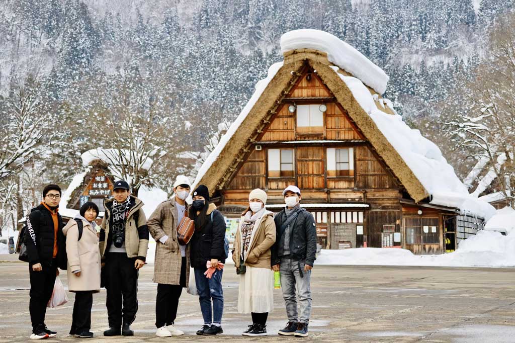 Cùng theo chân người Việt đến Nhật Bản thưởng tuyết trắng xóa, với những khung cảnh thiên nhiên tuyệt đẹp và trải nghiệm văn hóa đa dạng. Hãy xem hình ảnh để đắm mình trong không khí thần tiên của mùa đông.