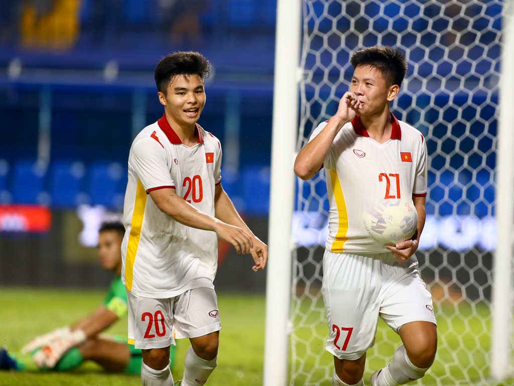 Trận đấu giữa U23 Việt Nam, U23 Singapore và U23 Thái Lan hứa hẹn mang đến nhiều cảm xúc khác nhau cho người xem. Hãy cùng đón xem hình ảnh của trận đấu này để hoà mình vào không khí sôi động và hấp dẫn.
