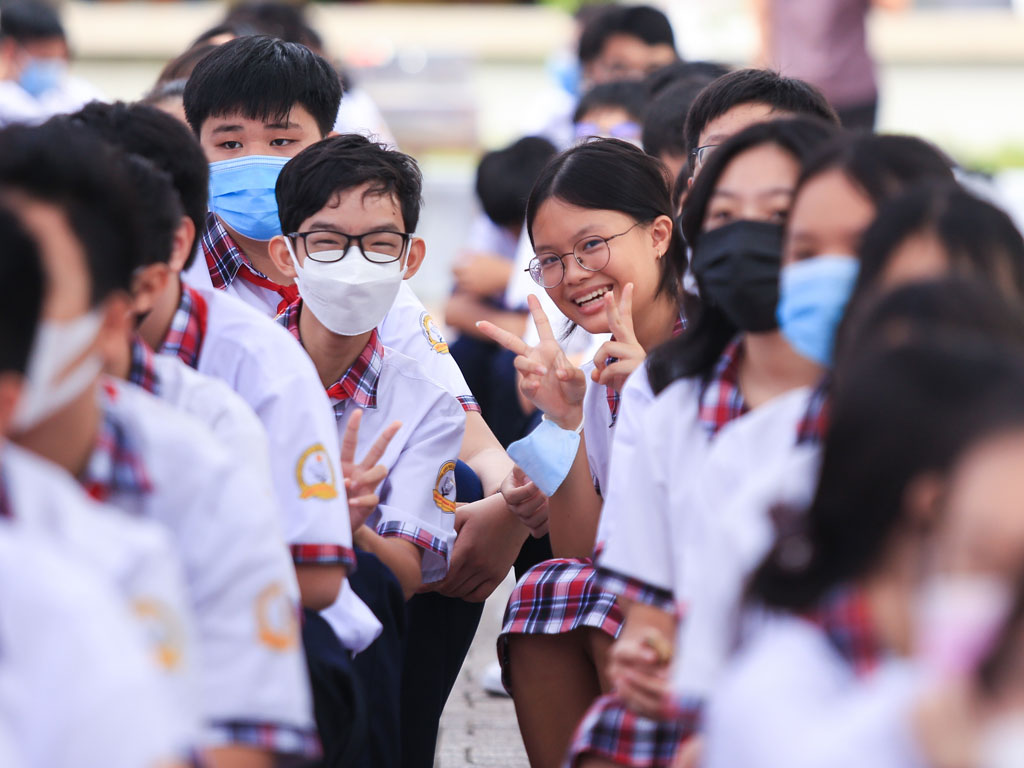 Giáo dục trung thực: Khám phá khát vọng giáo dục chân chính với giáo dục trung thực. Xem những hình ảnh đầy cảm hứng của những học viên và giảng viên hào hứng truyền đạt kiến thức và giá trị sống.