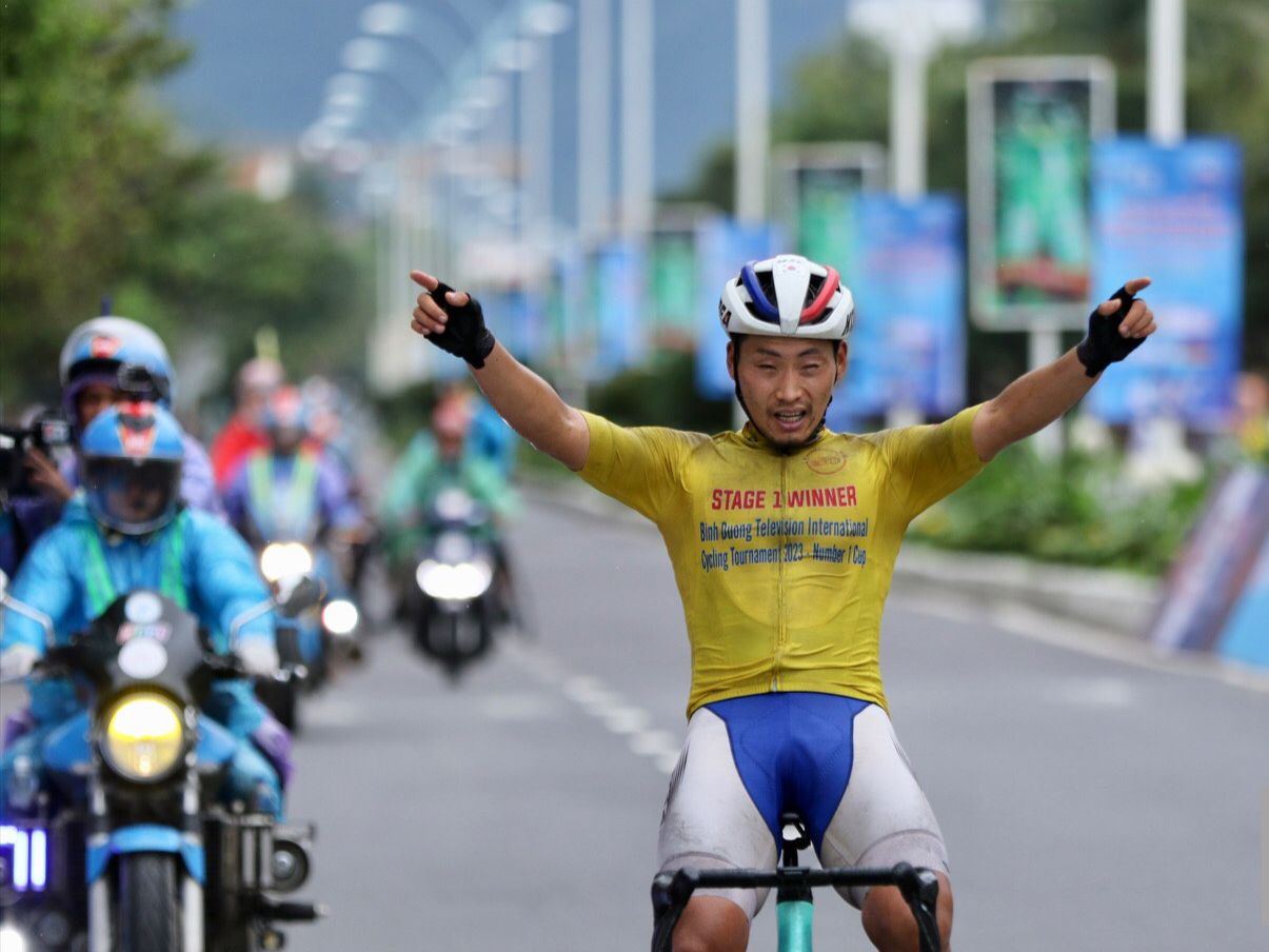 Jang Kyunggu giành áo vàng chung cuộc giải xe đạp quốc tế truyền ...