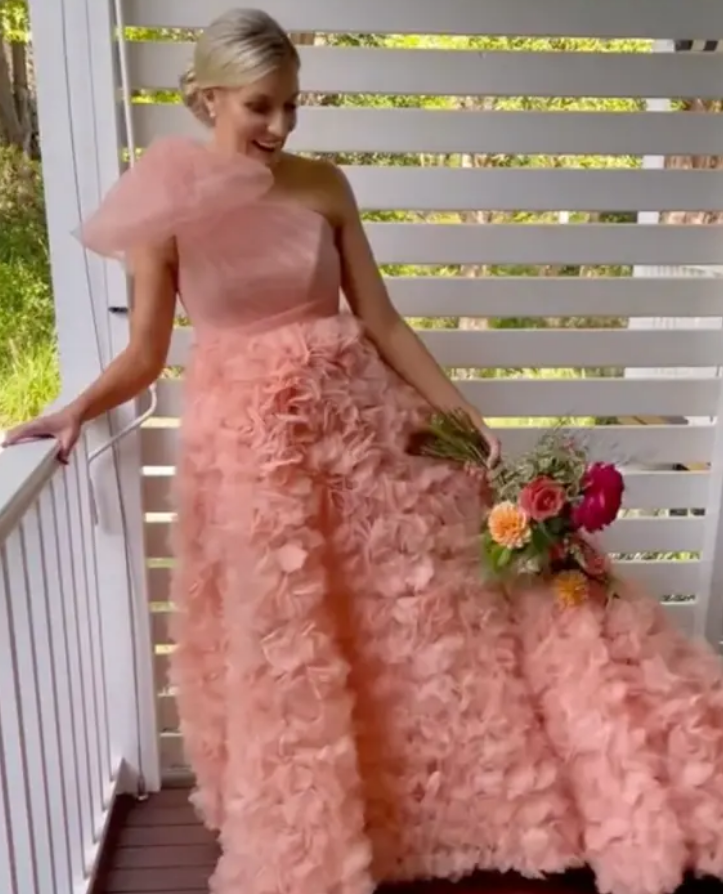 Chia sẻ hơn 76 váy cưới màu hồng nhạt không thể bỏ qua  cdgdbentreeduvn