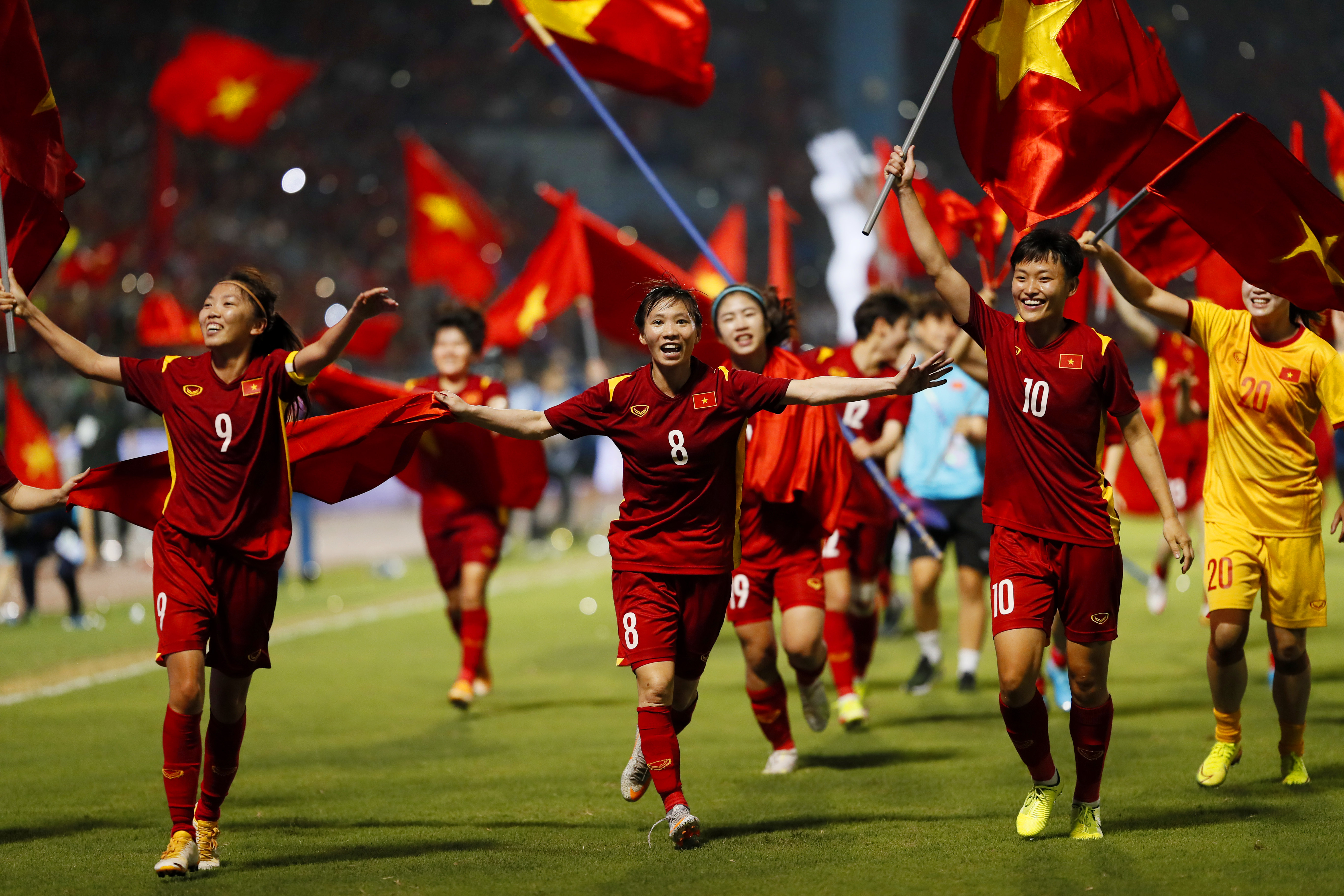 Hình ảnh mừng chiến thắng đầy cảm xúc của tuyển nữ Việt Nam