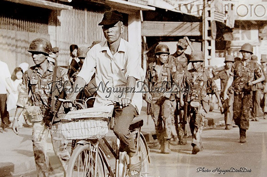 Chùm Ảnh] Sài Gòn, Những Khoảnh Khắc Trong Ngày 30.4.1975