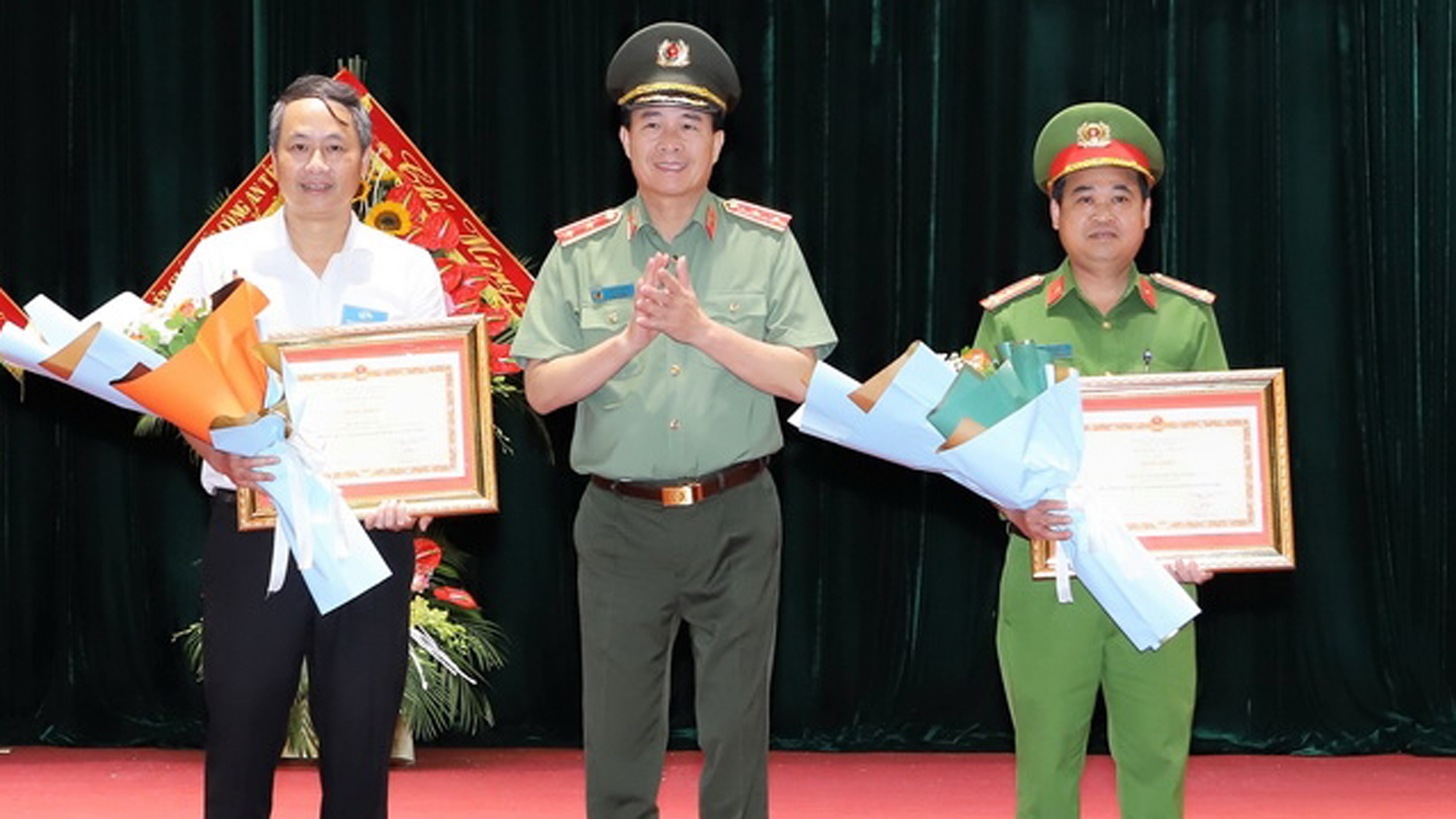 Ra mắt mô hình điểm tổ tuần tra nhân dân tham gia bảo vệ ANTT và quản lý  bảo vệ PCCC rừng tại Lục Sơn  Chi tiết tin tức  Ban