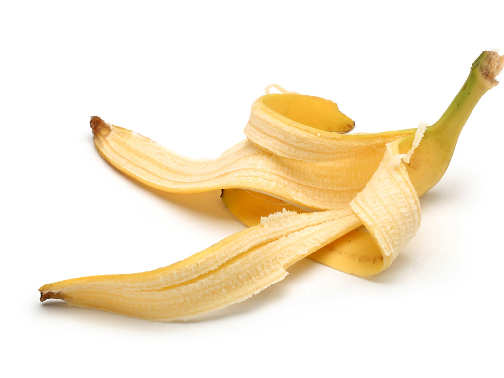 Banana peels shine silver very effectively - Photo: Shutterstock