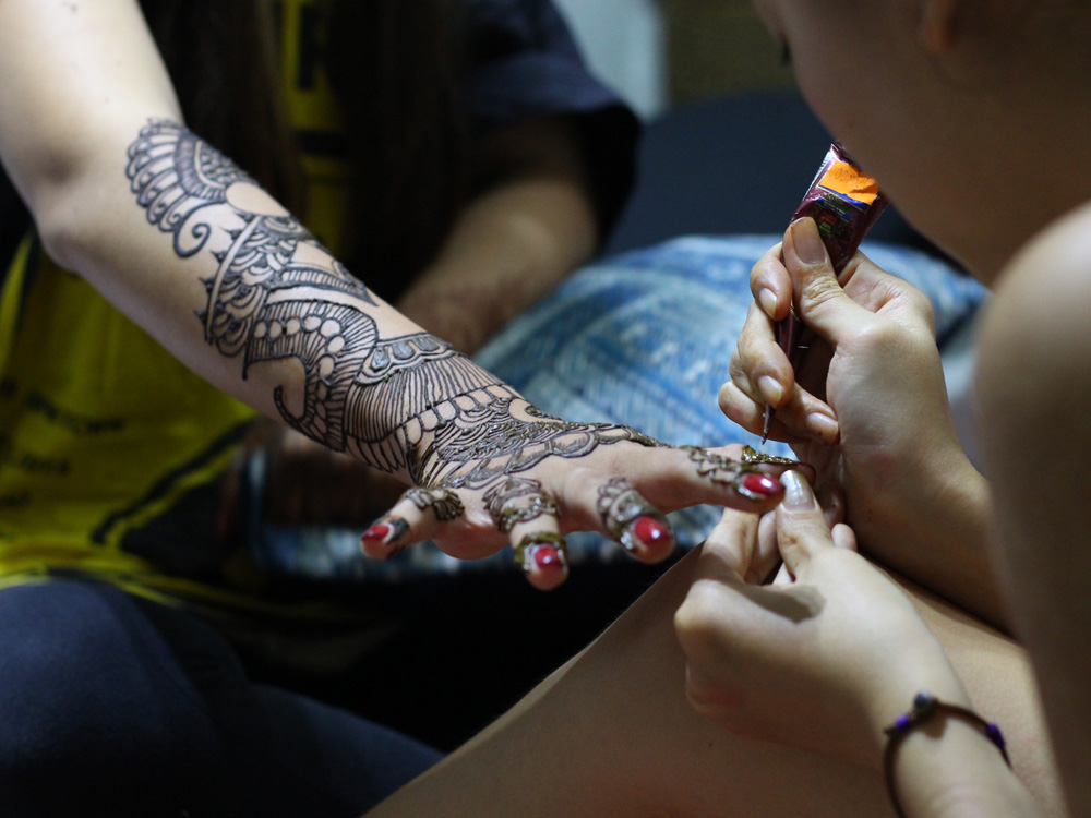 Trend mới Xăm vẽ henna phong cách và thời trang