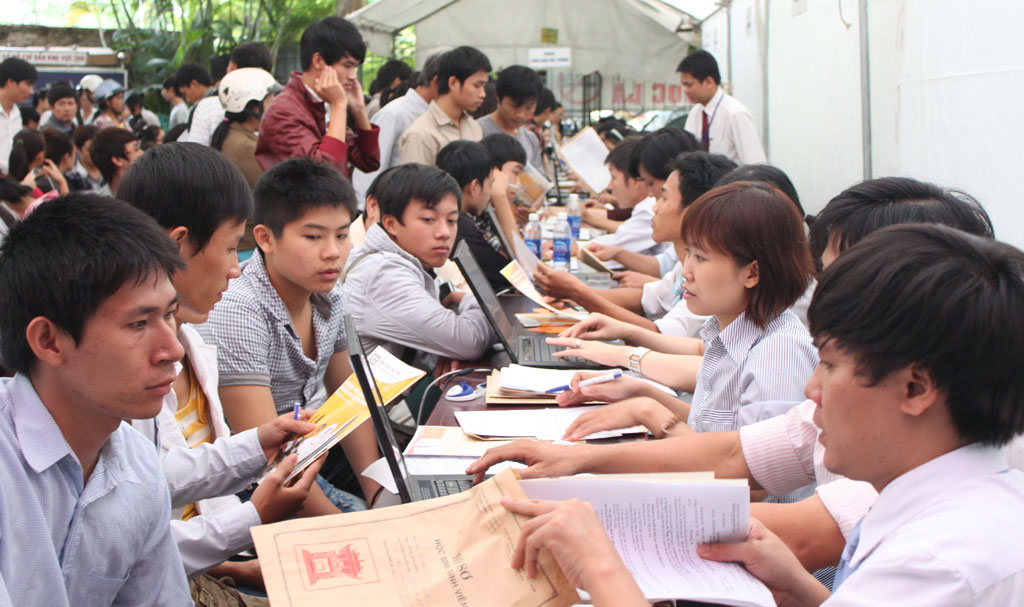 Đông đảo tân sinh viên từ khắp mọi miền hội tụ về ĐH Duy Tân trong ngày nhập học - Ảnh: ĐH Duy Tân cung cấp