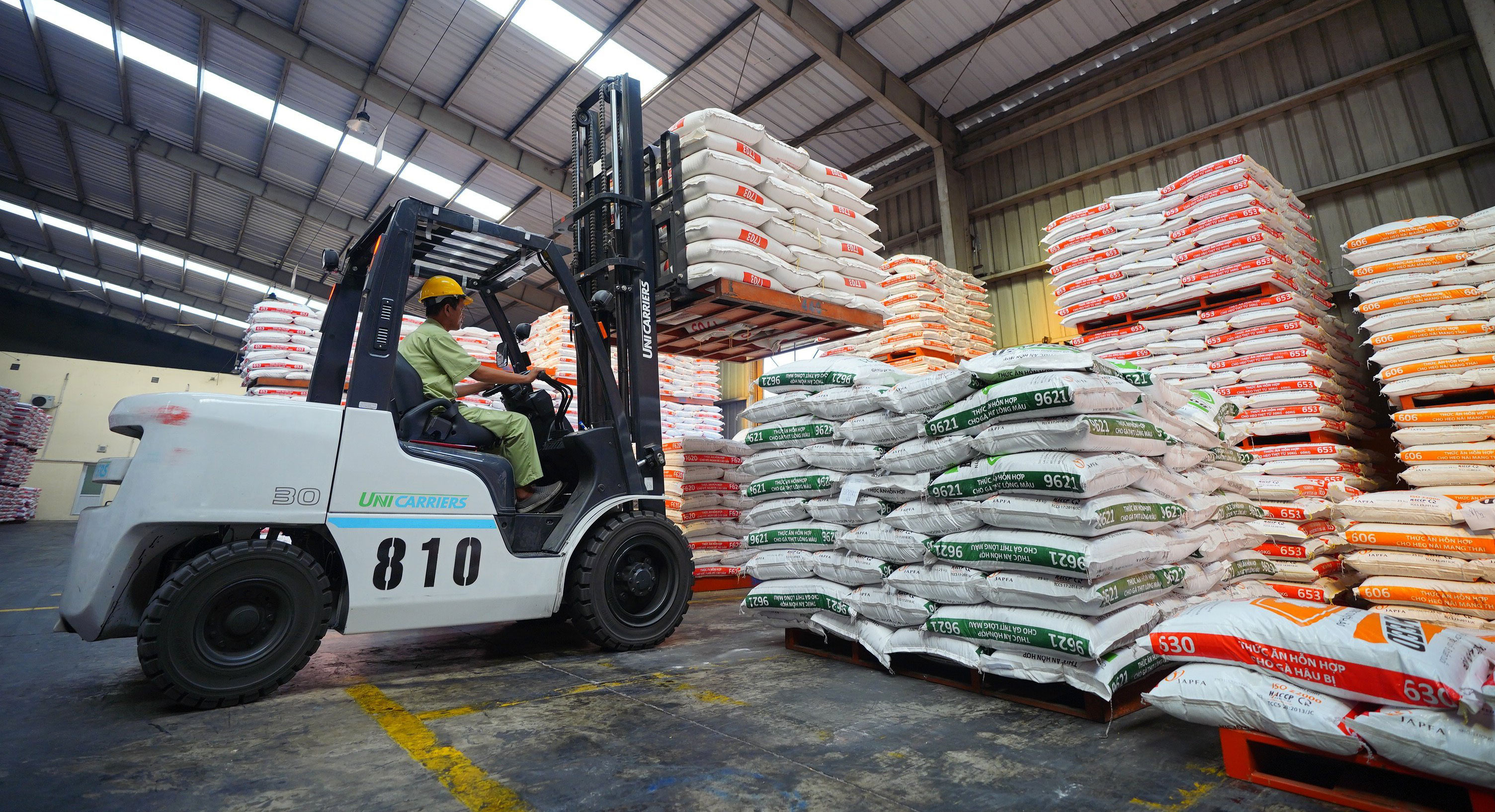 Thức ăn chăn nuôi trong nước không có 'cửa'