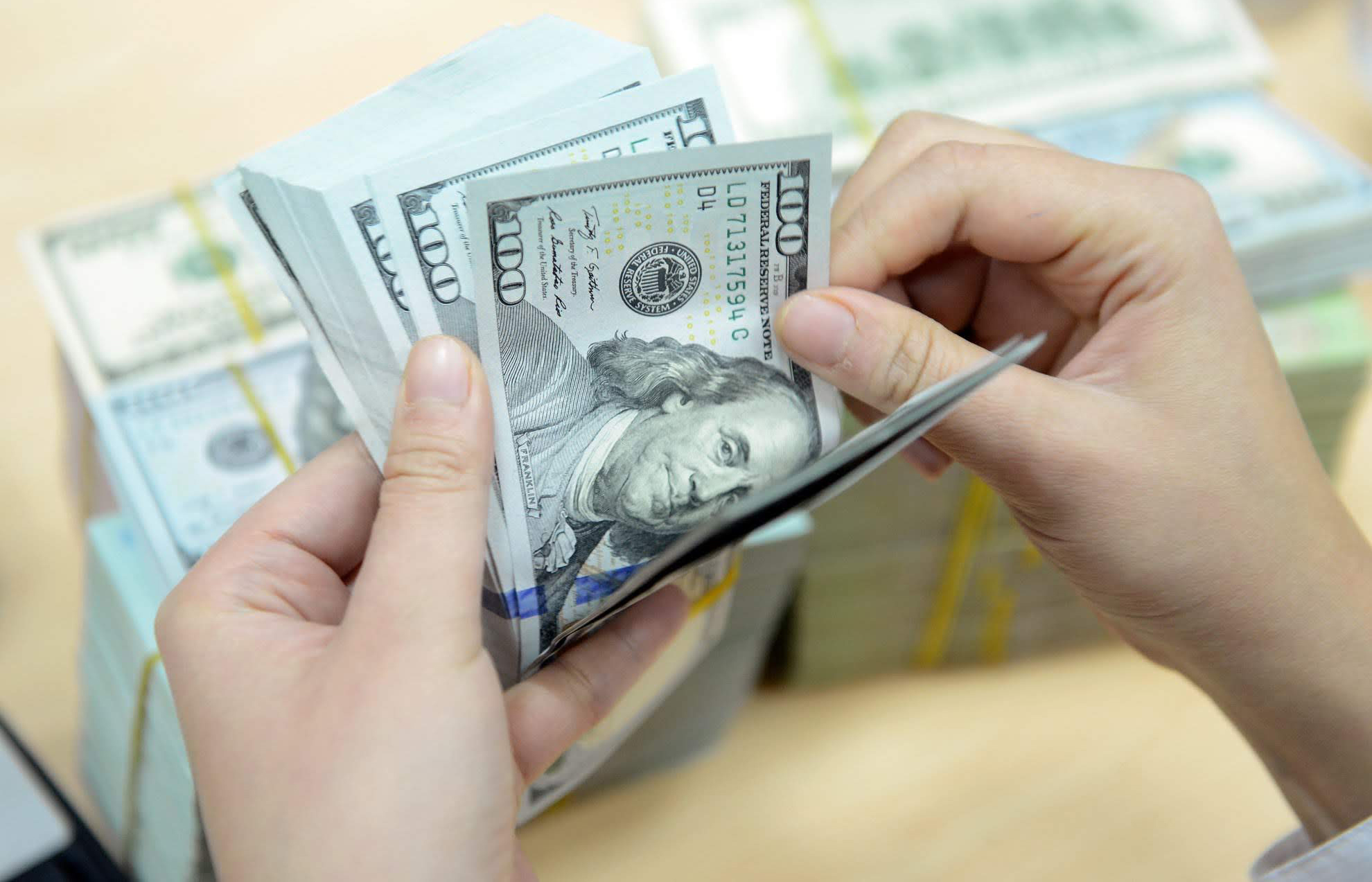 Gi USD T ng Cao p L c T Gi Doanh Nghi p