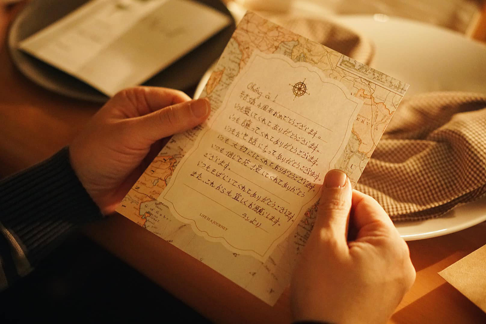 Vợ Việt viết thư tay kỷ niệm ngày cưới, chồng Nhật đọc xong bật khóc