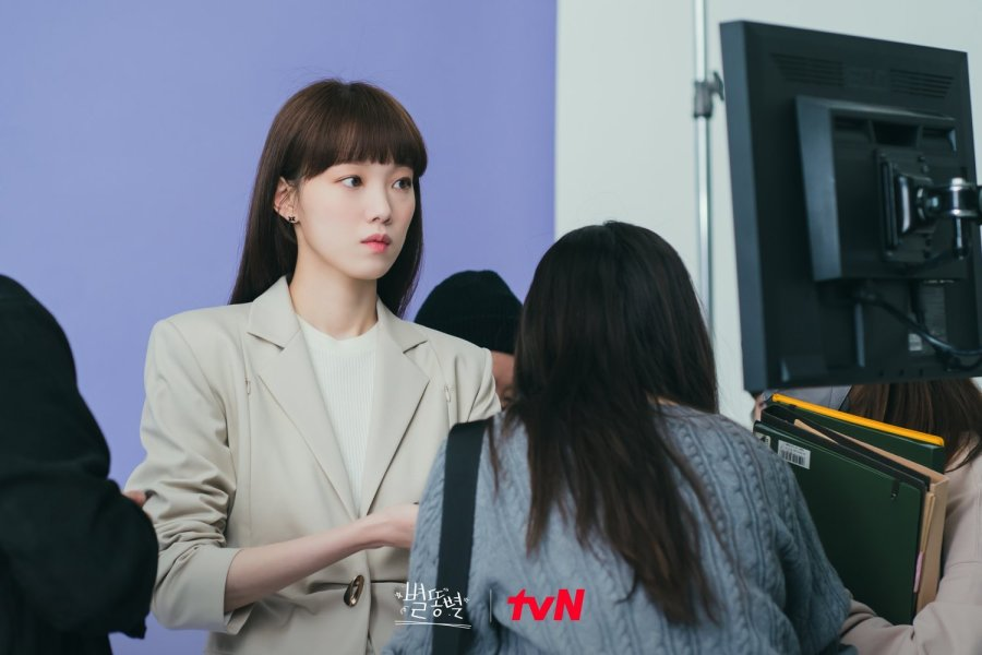 Vì Sao 'Shooting Stars' Của Lee Sung Kyung Tưởng 'Bom Tấn' Lại Hóa 'Bom  Xịt'?