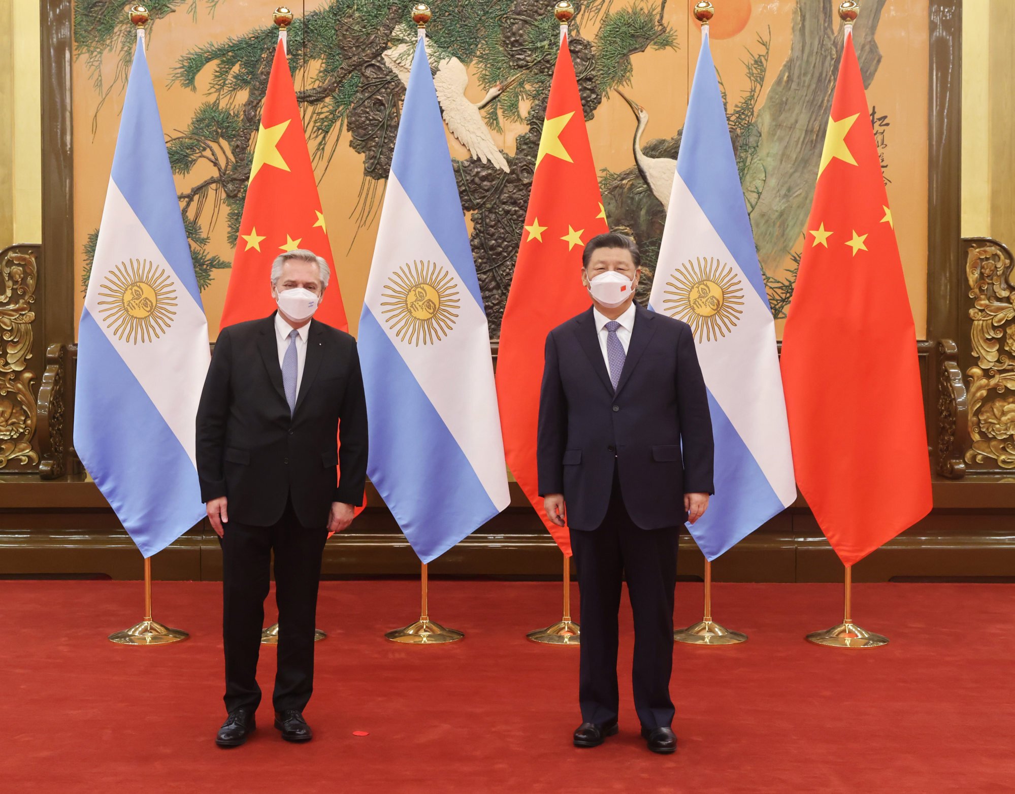 Trung Quốc: Trung Quốc là một trong những đối tác kinh tế quan trọng của Argentina, đặc biệt là trong lĩnh vực nông nghiệp và thực phẩm. Hiện nay, Trung Quốc đang mở rộng sự hiện diện của mình tại khu vực Latin America và Argentina đã mở đường cho Trung Quốc đẩy mạnh hợp tác và đầu tư. Hãy xem hình ảnh liên quan đến sự gia tăng quan hệ kinh tế giữa Argentina và Trung Quốc.