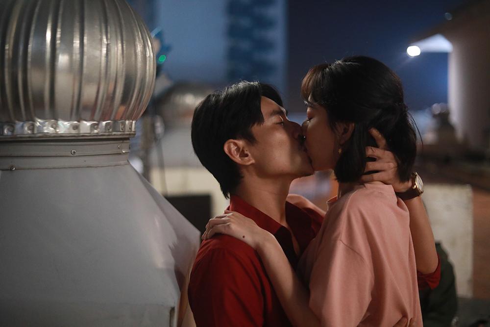 Thu Trang tiết lộ nụ hôn đầu tiên với Kiều Minh Tuấn