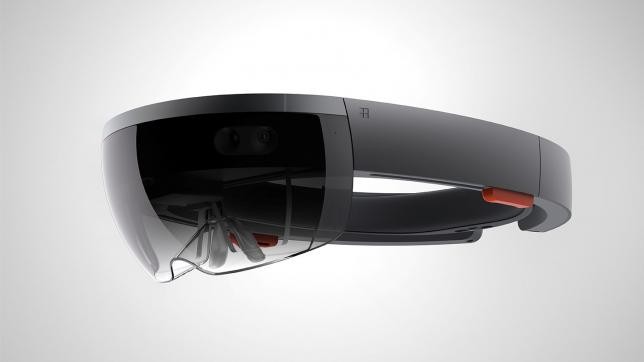 Kính thực tại ảo HoloLens của Microsoft - Ảnh: Reuters