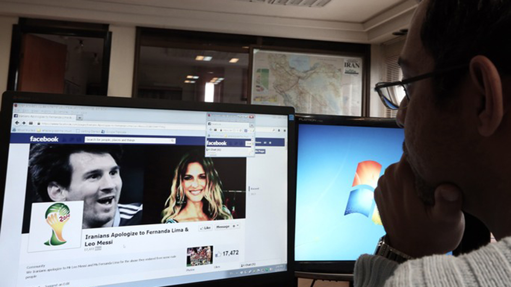 Nhiều người đã cố gắng từ bỏ Facebook nhưng vẫn không thể - Ảnh: AFP