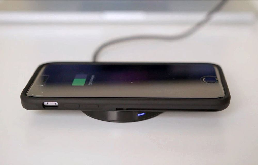 iPhone 7 được cho là sẽ có thêm khả năng sạc không dây - Ảnh chụp từ PhoneArena