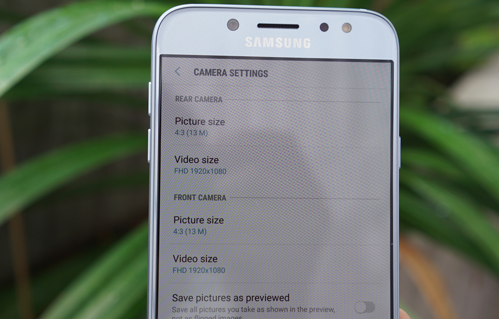 Chụp ảnh đẹp hơn trên Galaxy J7 Pro:
Máy ảnh chất lượng cao của Samsung Galaxy J7 Pro nay đã được nâng cấp để cung cấp cho bạn những bức ảnh đẹp hơn. Công nghệ Dual Pixel đáng tin cậy sẽ giúp bạn chụp ảnh siêu tốc và sắc nét hơn. Khám phá thế giới của bạn với những bức ảnh đẹp từ Samsung Galaxy J7 Pro.