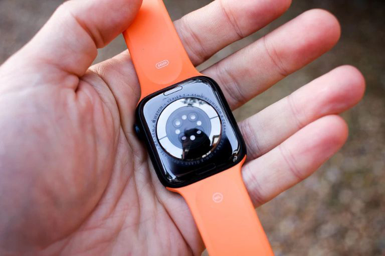 a-future-apple-watch-could-have-a-built-in-camera-and-a-new-kind-of